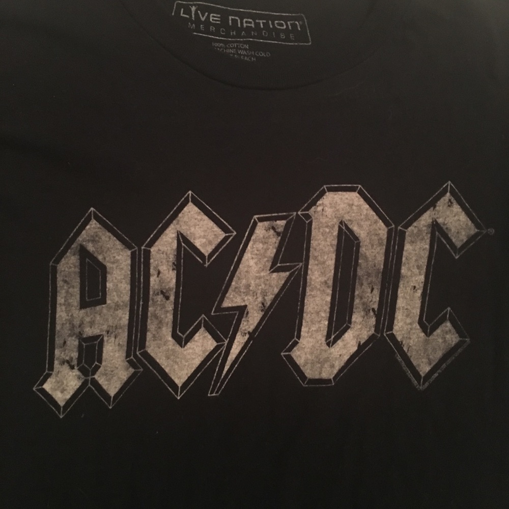 Like new black AC/DC men’s medium shirt.
